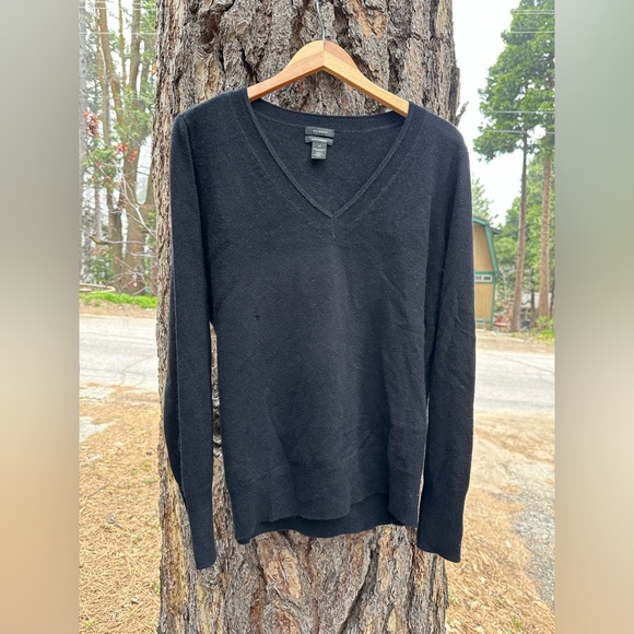 Halogen Black 100% Cashmere V-Neck Sweater - Picture 1 of 4